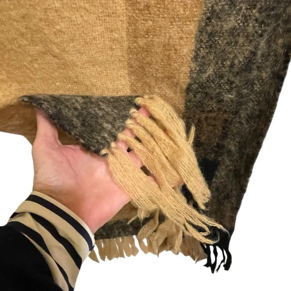 Donegal Design Vintage Handwoven Wool & Mohair Camel Scarf With Fringe 17 x 88